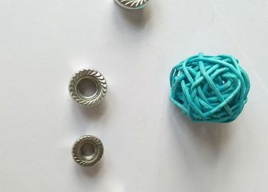 روی زنجیره سفید پایان مهره فلنج آجدار فولاد کربن برای اندازه گیر M5 - M20