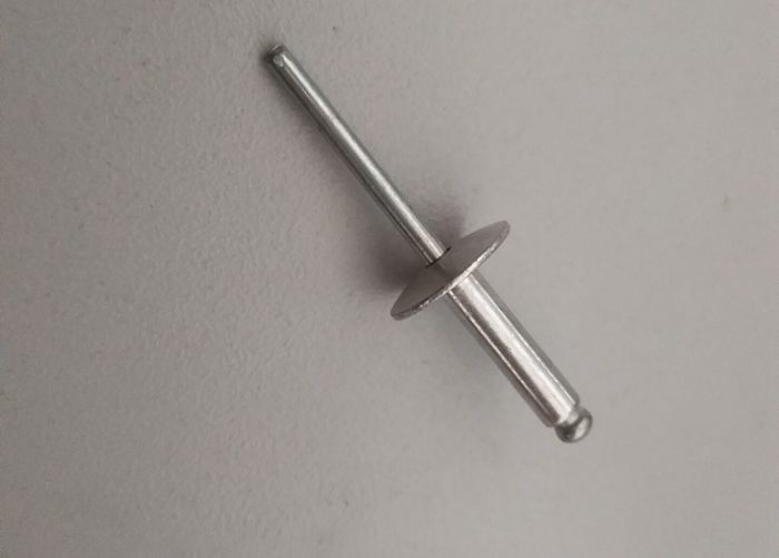 مواد آهن خود را کشش ناخن پیچ با رنگ سفید سخت افزار Fasteners