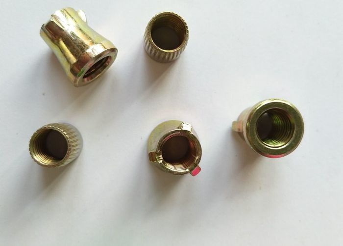 حلقه زرد رنگ روی فولاد کربن استفاده از مهره ثابت در 3PCS / 4PCS پیچ پیچ پیچ